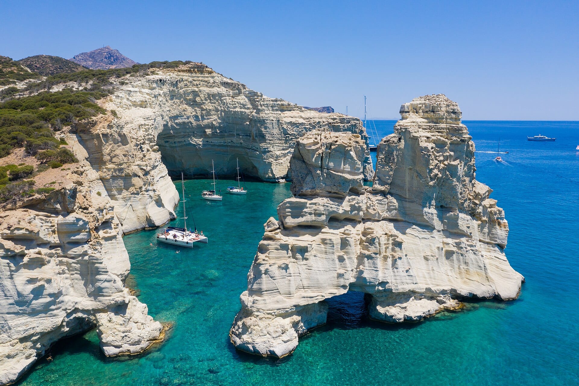 Milos shore excursions — land tours, Kleftiko cruises and port planning